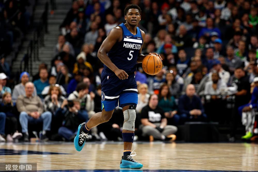 正通过年轻 正通过年轻