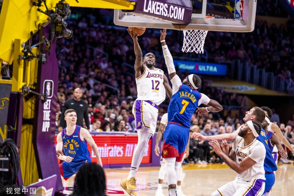 的竞争中脱 的竞争中脱